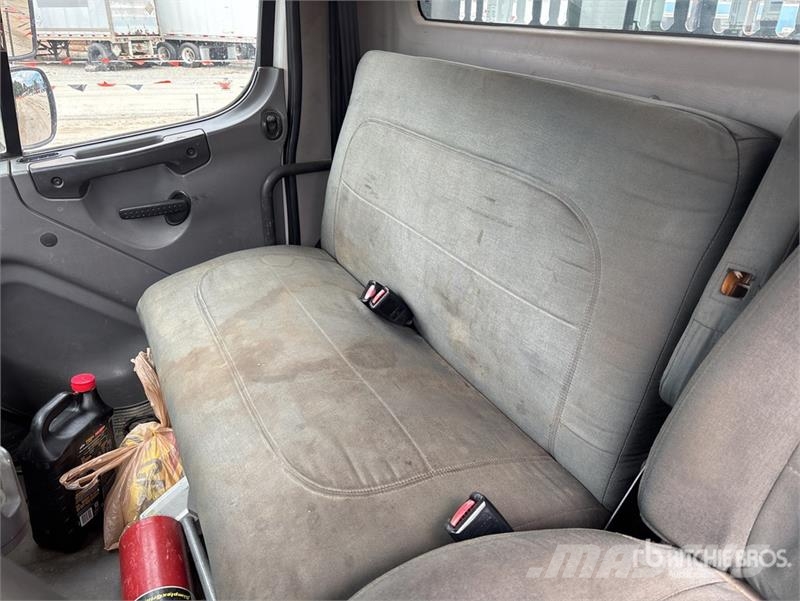 Freightliner M2 106 Camion con sponde ribaltabili
