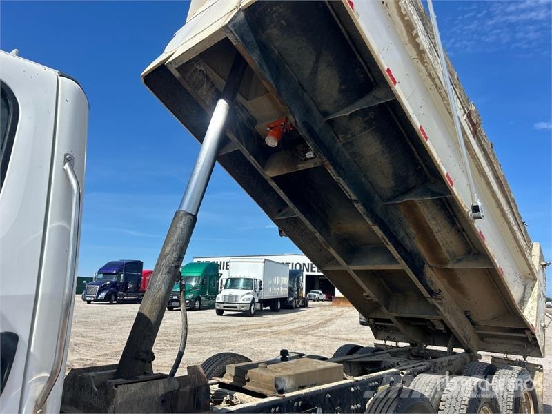 Freightliner M2 106 Kipper