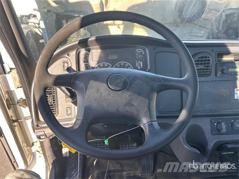Freightliner M2 106 كابينة والداخلية