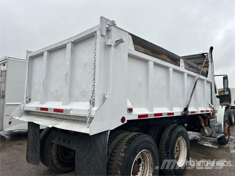 Freightliner M2 106 Camiones bañeras basculantes o volquetes