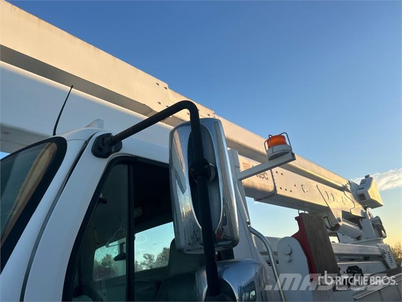 Freightliner M2 106 Pacēlāji uz automašīnas bāzes