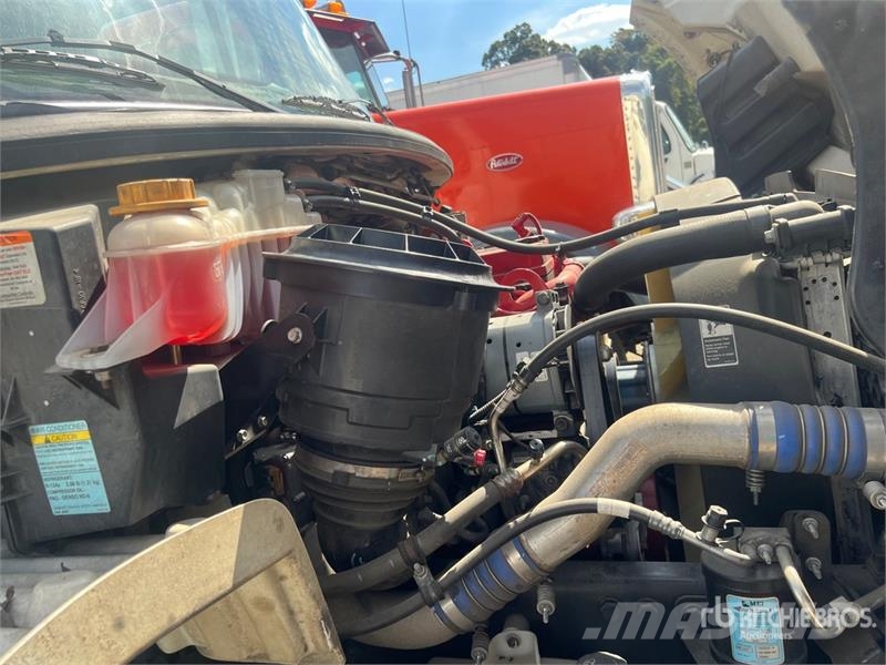 Freightliner M2 106 Cabine e interni