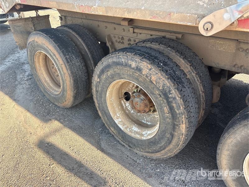 Freightliner M2 106 傾卸式卡車
