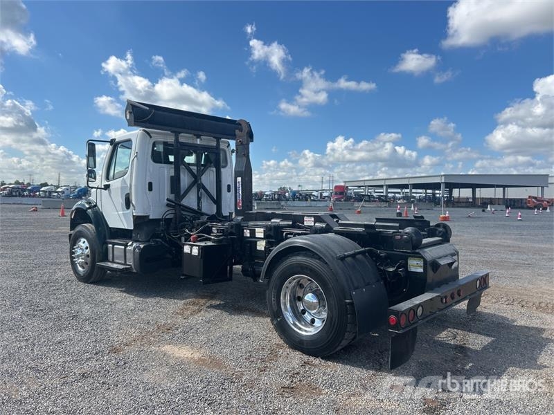 Freightliner M2 106 Krokbil