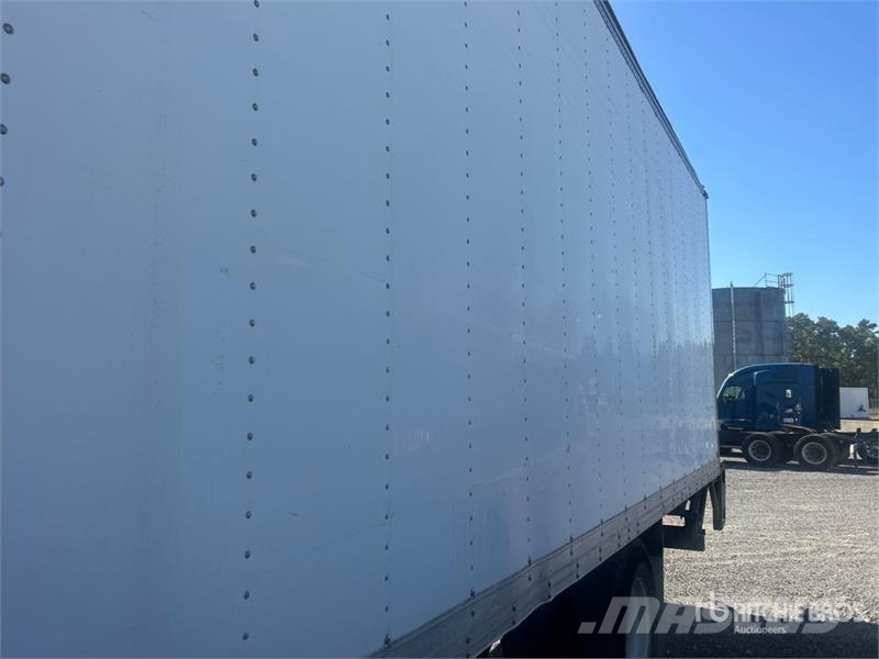 Freightliner M2 106 Skriňová nadstavba