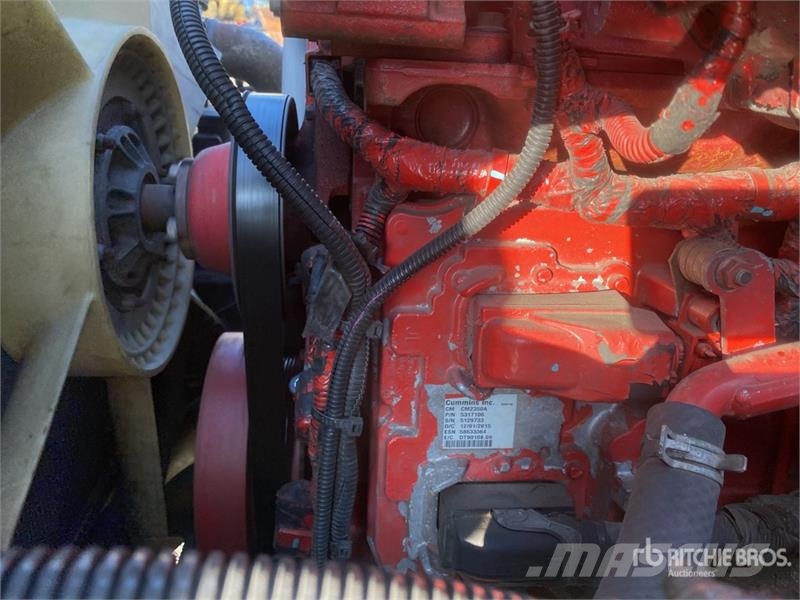 Freightliner M2 106 貨箱式卡車
