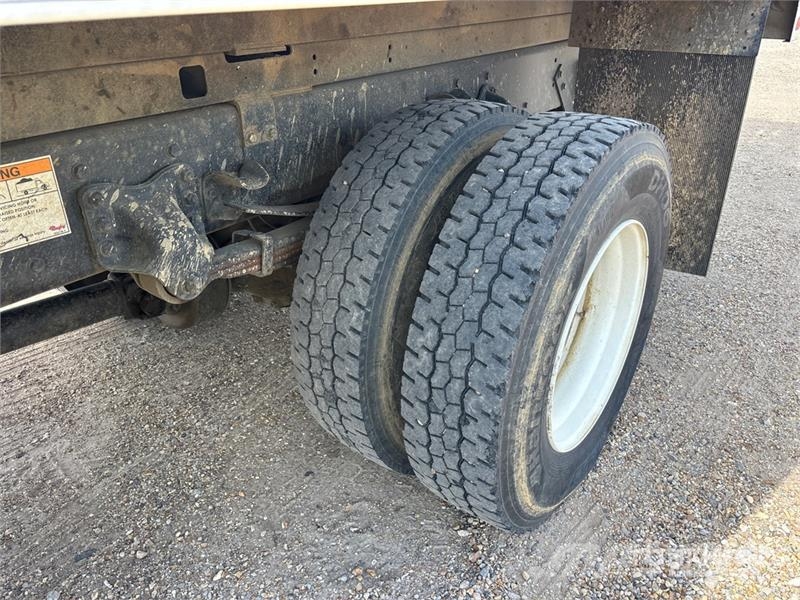 Freightliner M2 106 Pacēlāji uz automašīnas bāzes