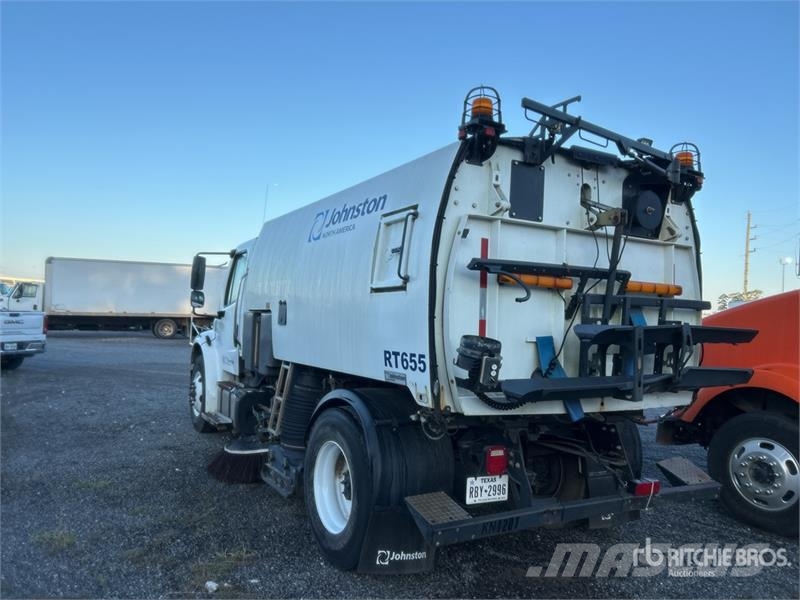Freightliner M2 106 街路清掃車