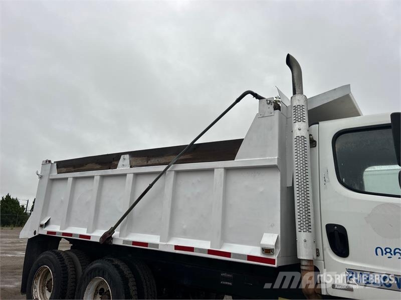 Freightliner M2 106 Camiones bañeras basculantes o volquetes