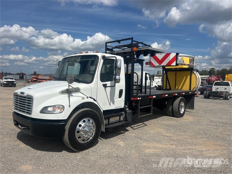 Freightliner M2 106 시립/다목적 차량
