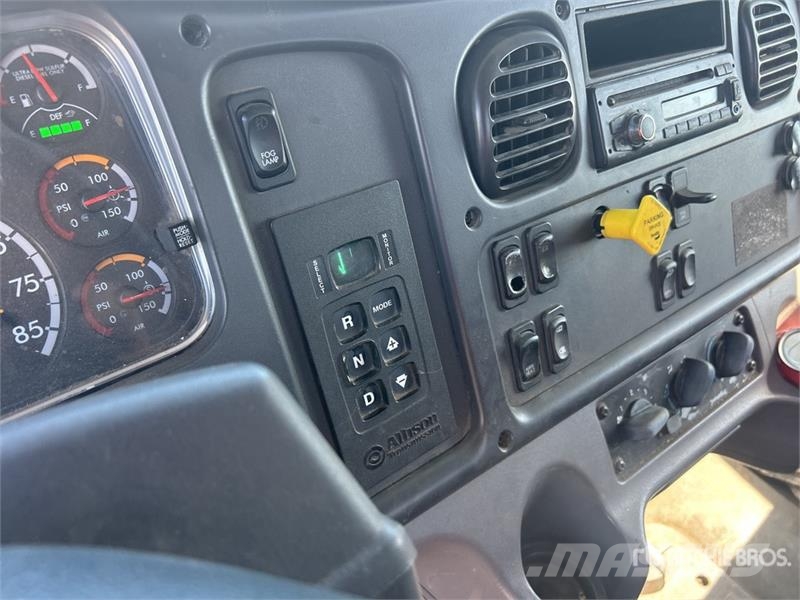 Freightliner M2 106 Бордови