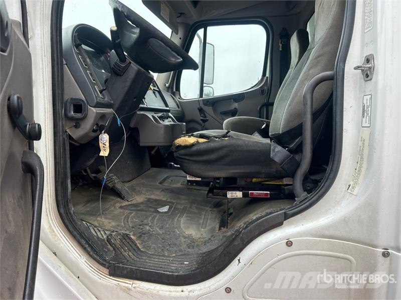Freightliner M2 106 Camiones bañeras basculantes o volquetes