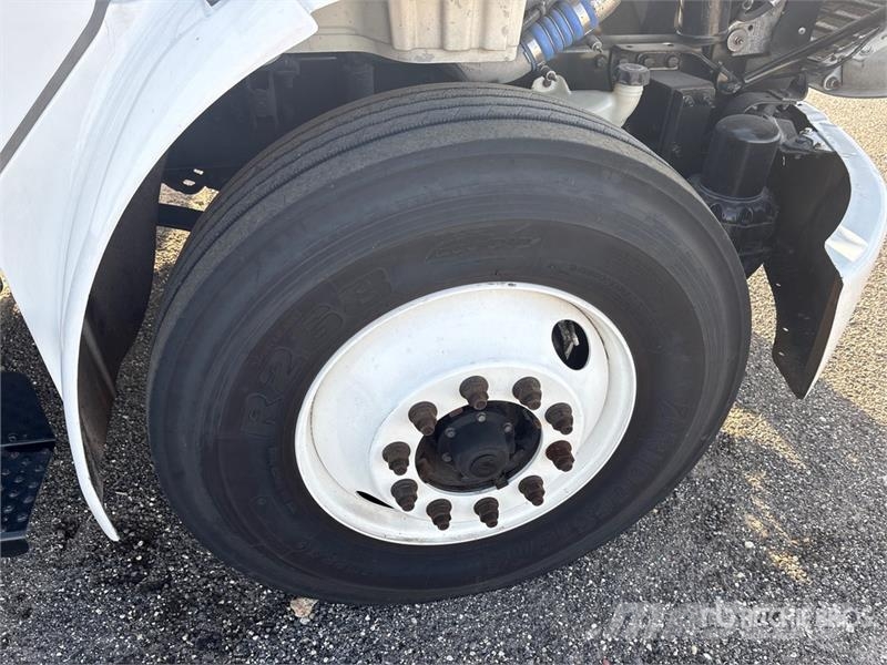 Freightliner M2 106 Isotermos y frigoríficos