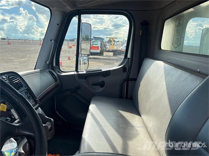 Freightliner M2 106 Caminhões com temperatura controlada
