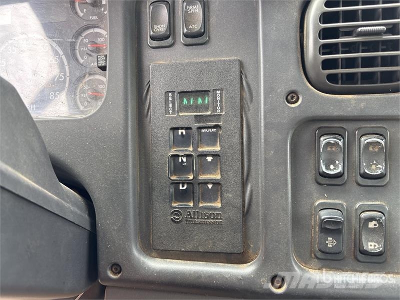 Freightliner M2 106 Camion con sponde ribaltabili