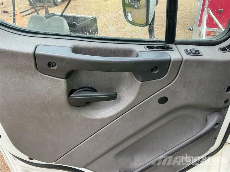 Freightliner M2 106 Грузовики-Рефрижераторы