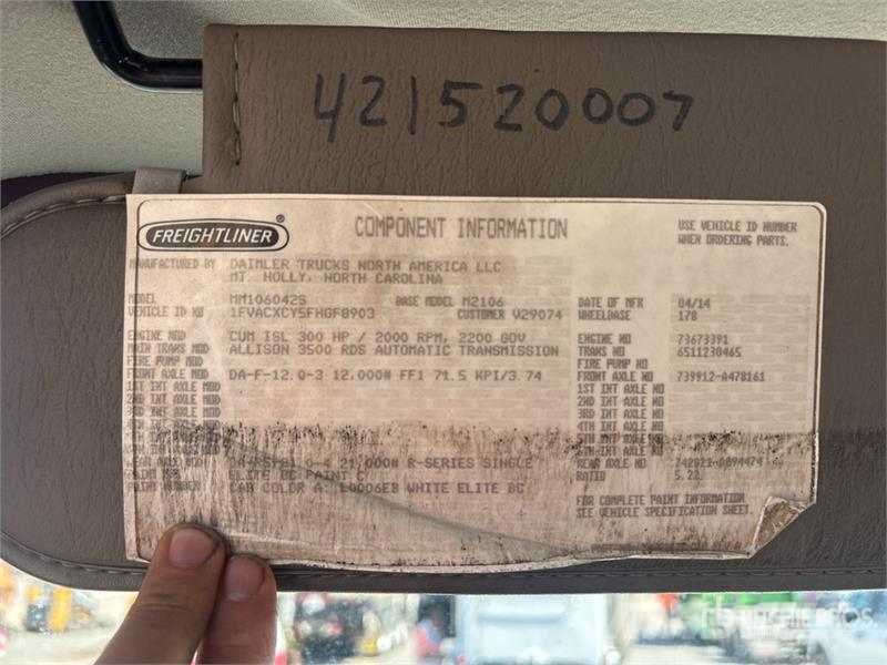 Freightliner M2 106 駕駛室與內部