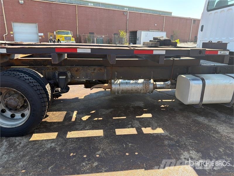 Freightliner M2 106 Camiones portacoches