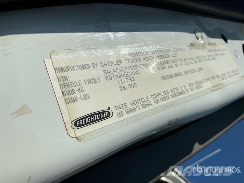 Freightliner M2 106 平板式/側卸式卡車