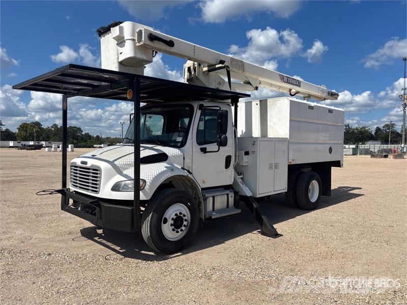 Freightliner M2 106 Auto korvtõstukid
