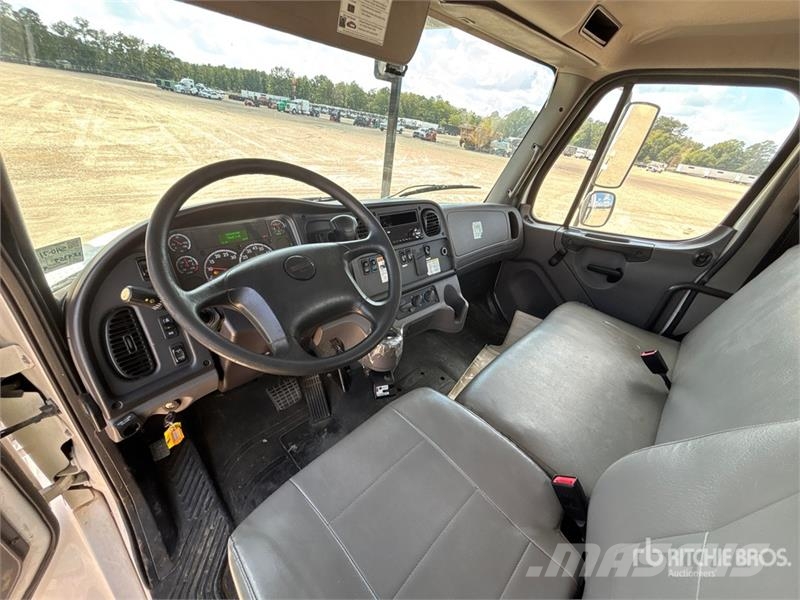 Freightliner M2 106 Pacēlāji uz automašīnas bāzes