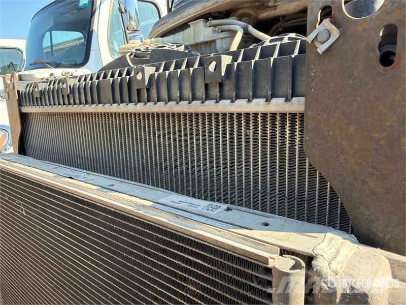 Freightliner M2 106 Camiones portacoches