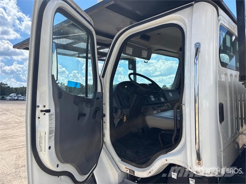Freightliner M2 106 Pacēlāji uz automašīnas bāzes