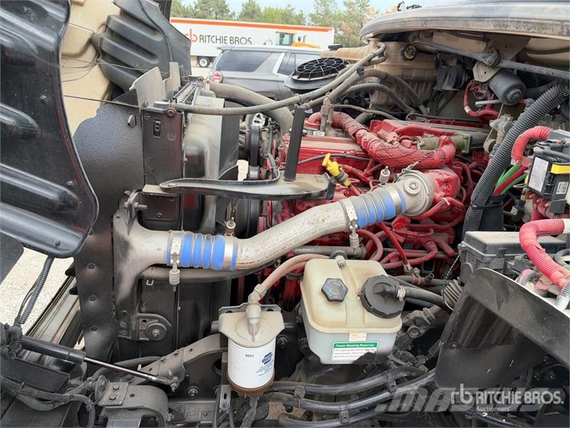 Freightliner M2 106 Teherautóra szerelt emelők és állványok