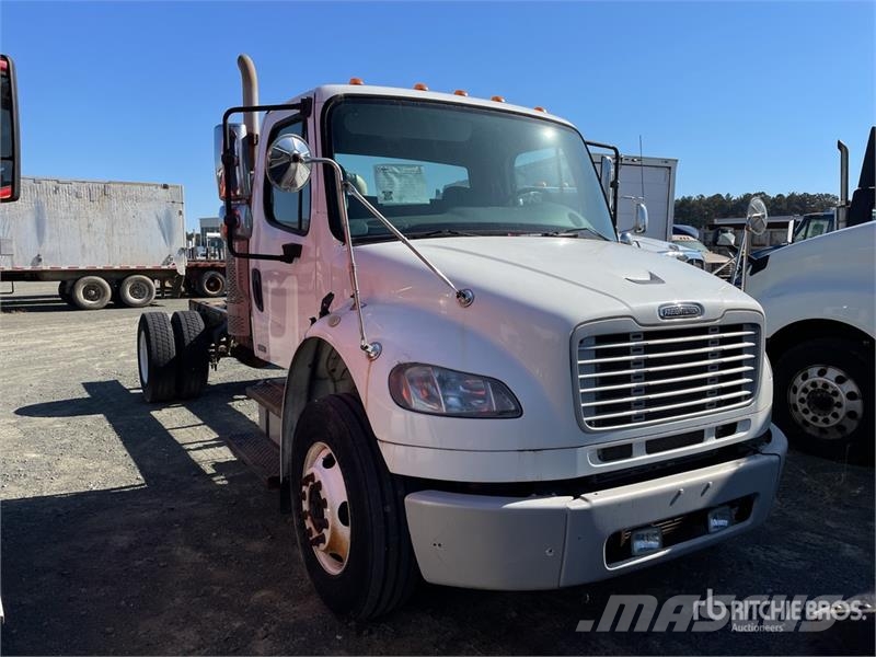 Freightliner M2 106 Cabins and interior
