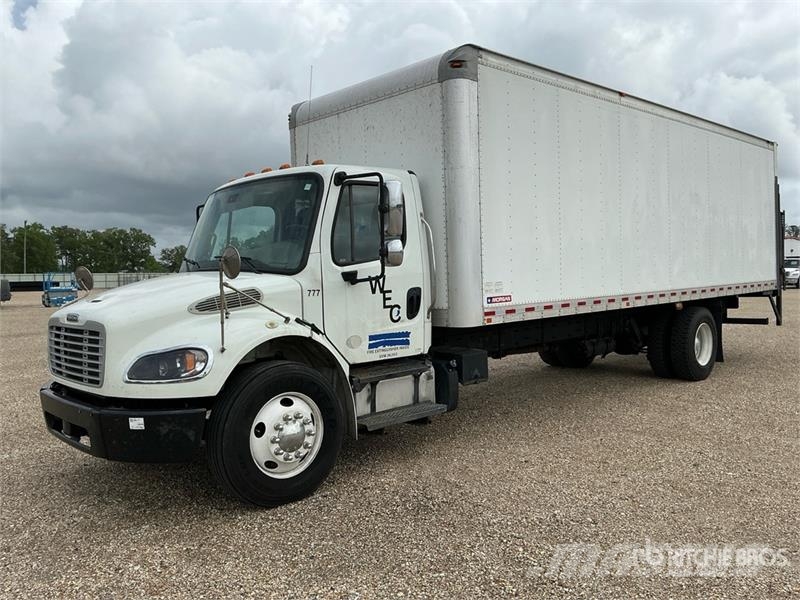 Freightliner M2 106 Sunkvežimiai su dengtu kėbulu