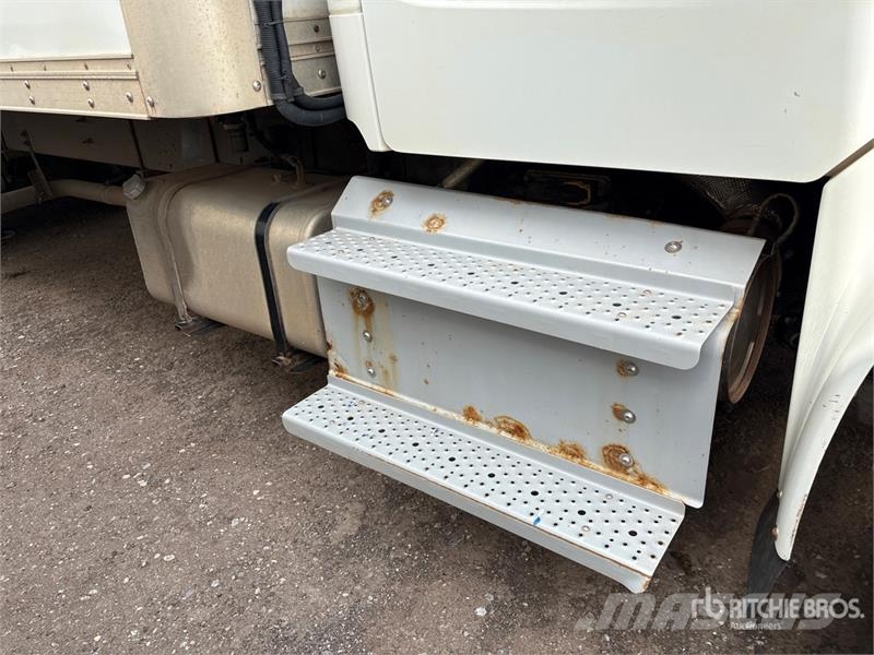 Freightliner M2 106 Kravas automašīnas - refrižeratori
