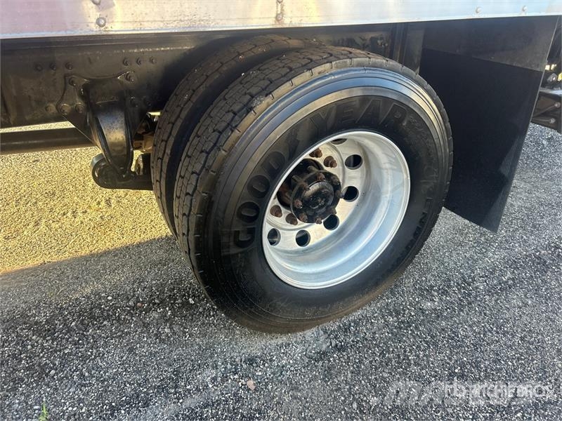 Freightliner M2 106 Furgons