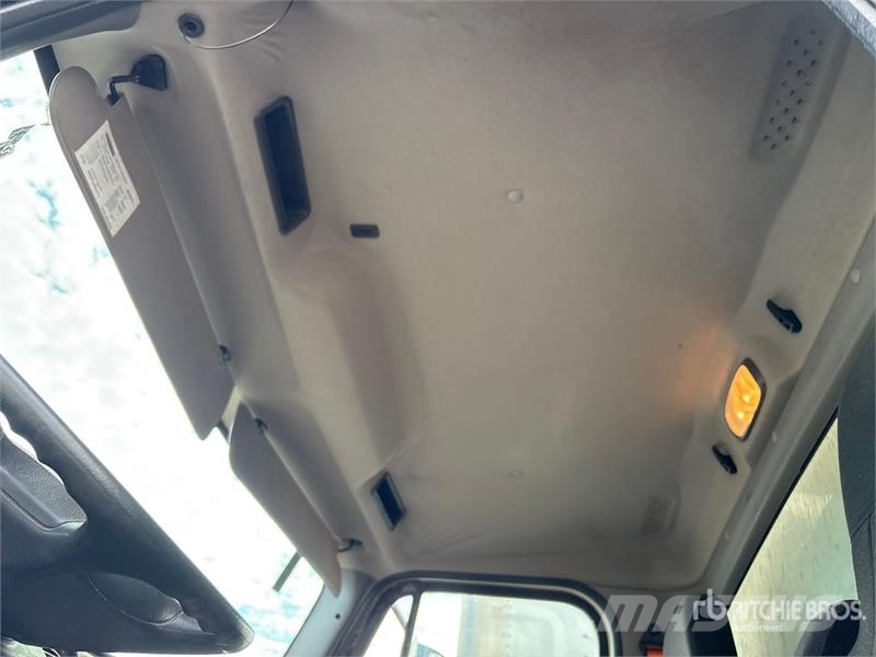 Freightliner M2 106 Kravas automašīnas - refrižeratori