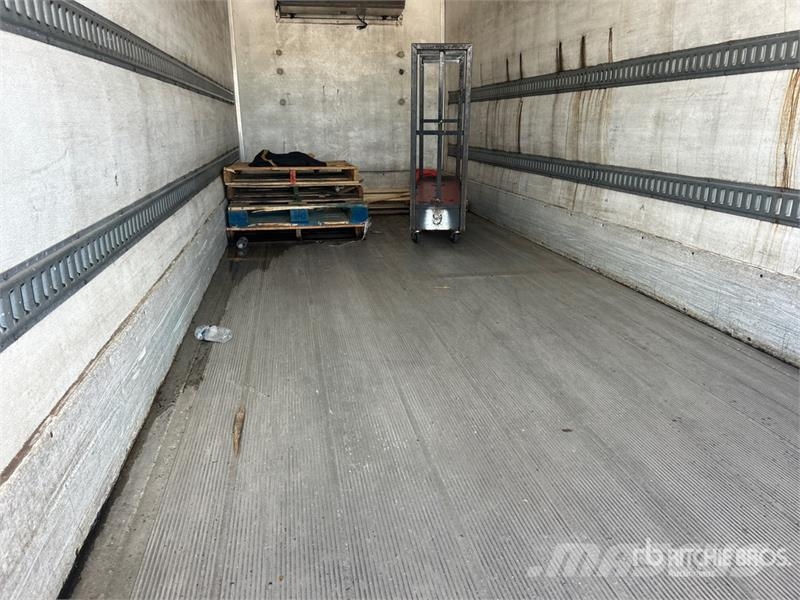 Freightliner M2 106 Грузовики-Рефрижераторы