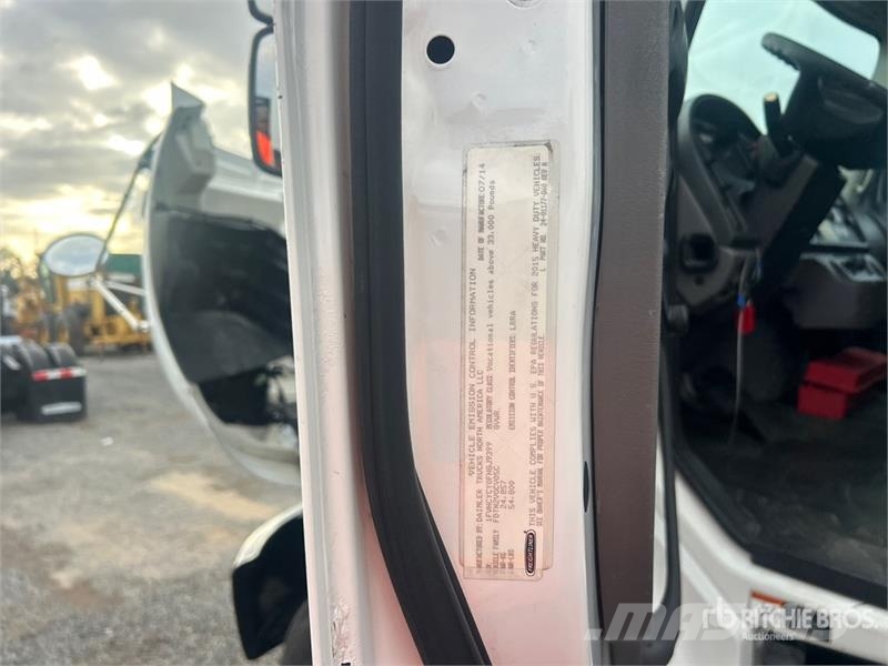 Freightliner M2 106 Flatbed / Dropside trucks