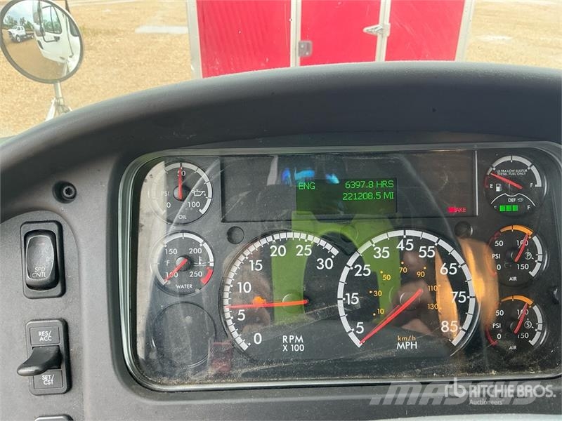 Freightliner M2 106 Грузовики-Рефрижераторы