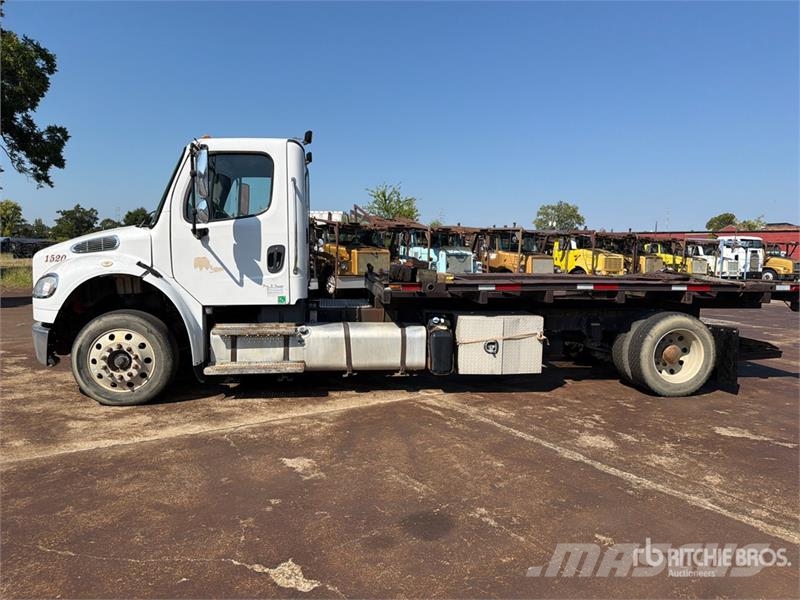 Freightliner M2 106 Camiones portacoches