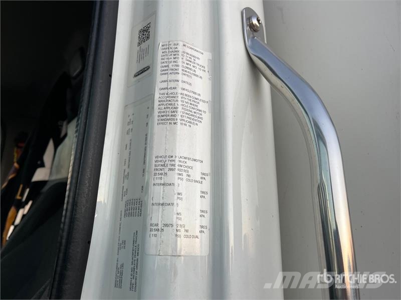 Freightliner M2 106 Фургони