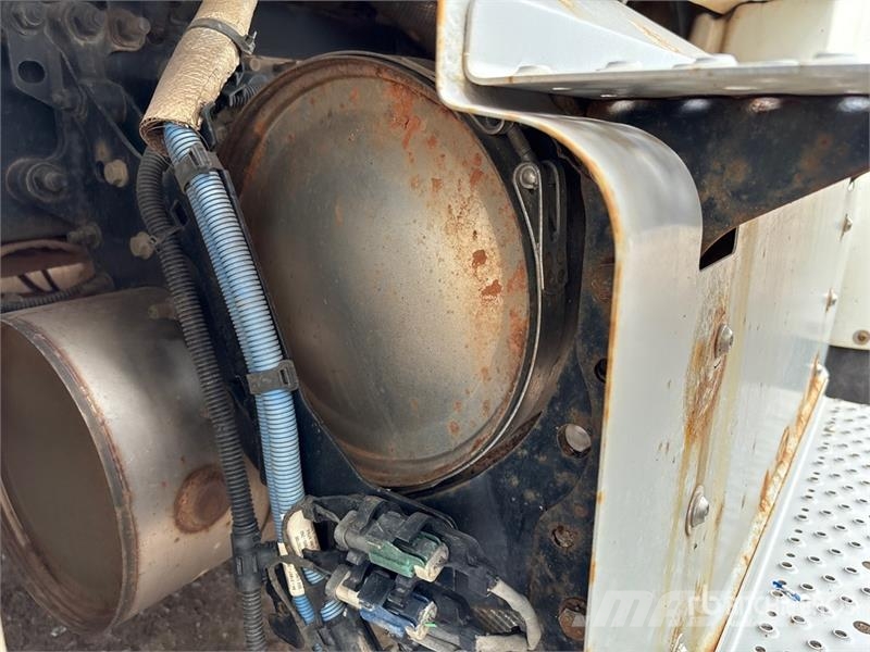 Freightliner M2 106 Kravas automašīnas - refrižeratori