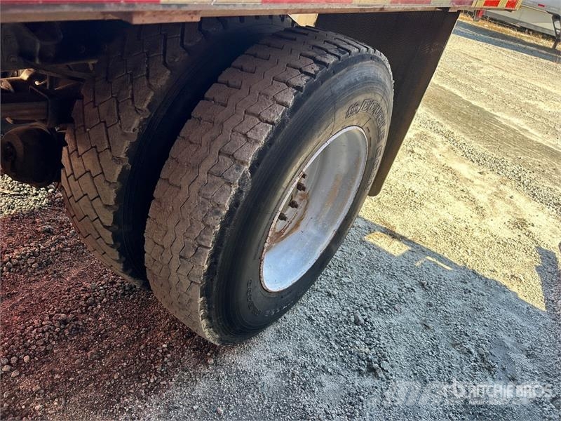 Freightliner M2 106 Camiones plataforma