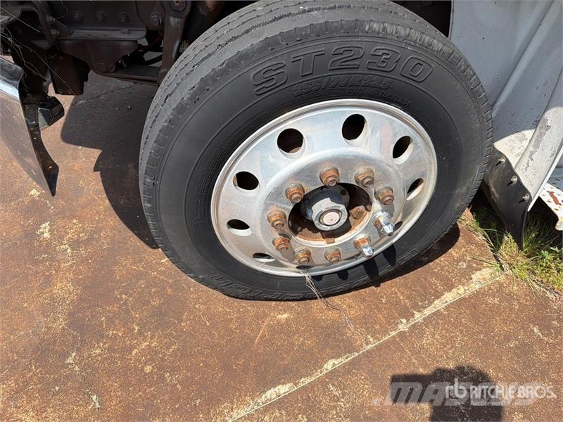 Freightliner M2 106 Autotransporteri