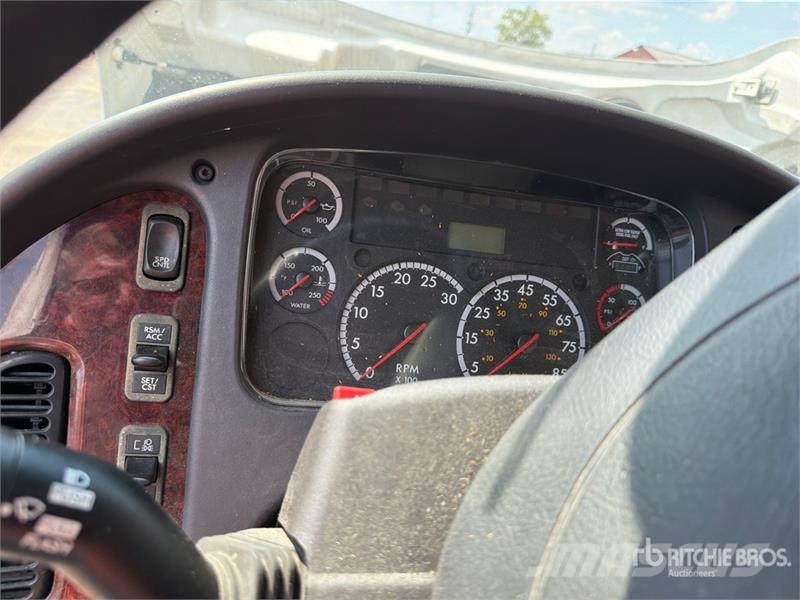 Freightliner M2 106 Autotransporteri