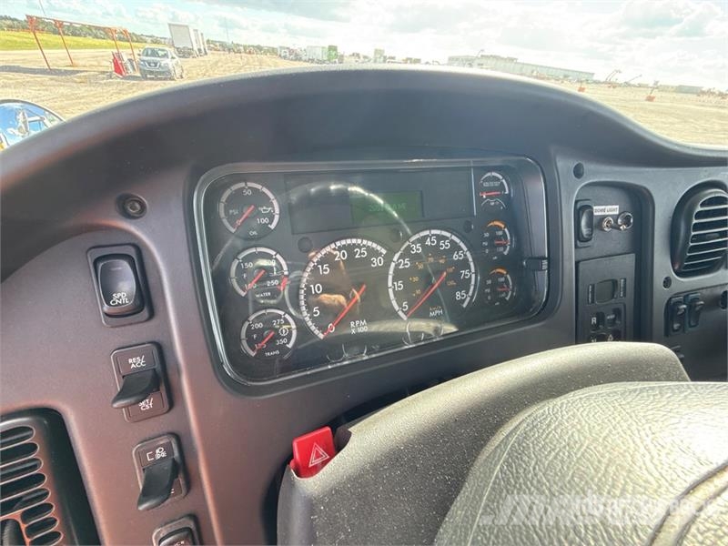 Freightliner M2 106 Camiões caixa temperatura controlada