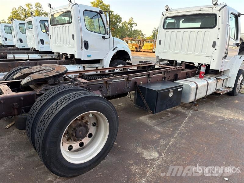 Freightliner M2 106 Camiones portacoches
