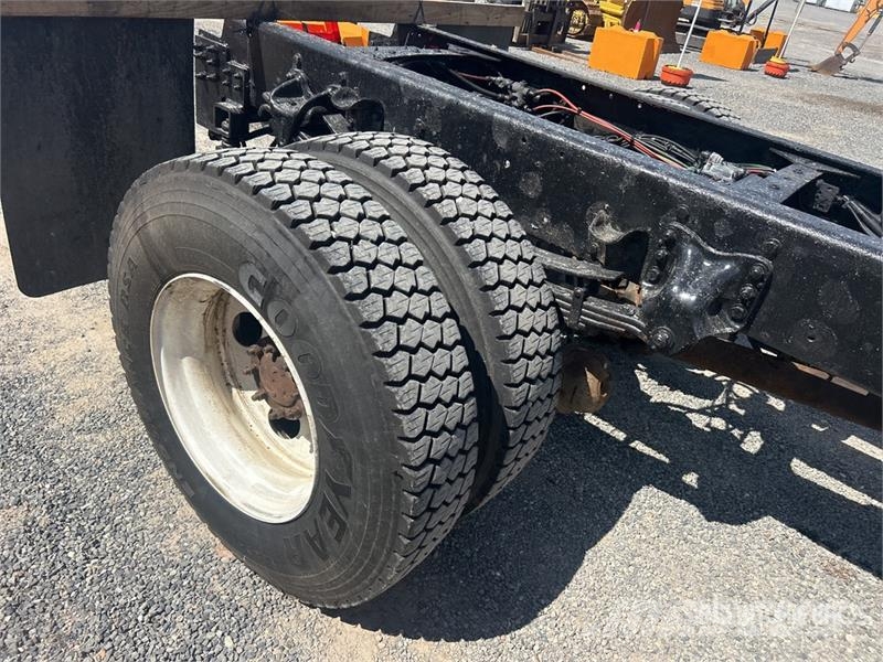 Freightliner M2 106 駕駛室與內部