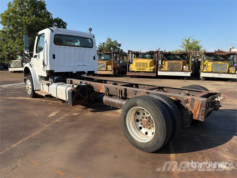 Freightliner M2 106 Camiones portacoches