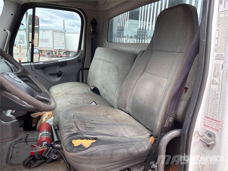 Freightliner M2 106 Camion con sponde ribaltabili