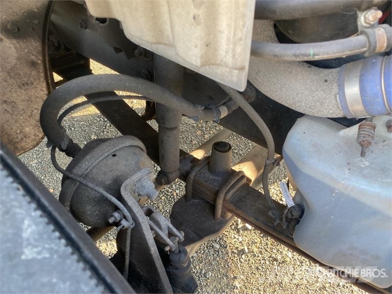 Freightliner M2 106 貨箱式卡車