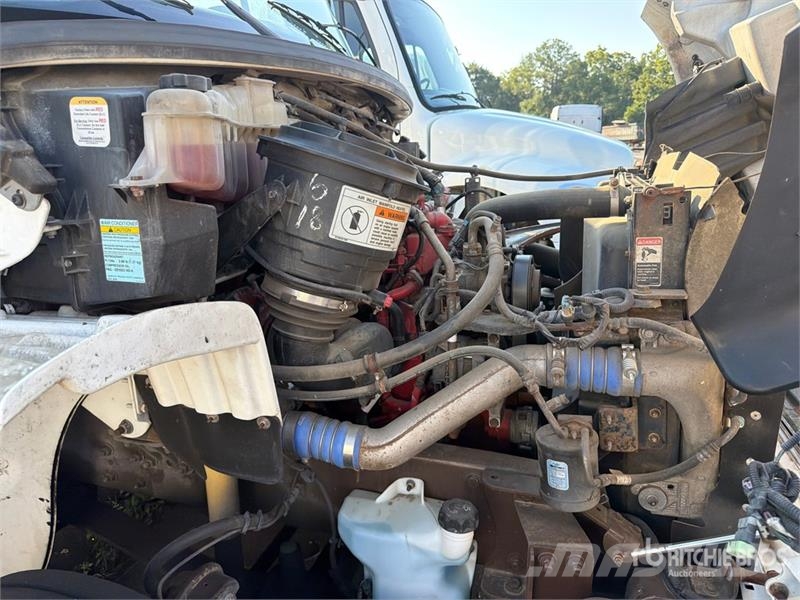 Freightliner M2 106 Camiones portacoches