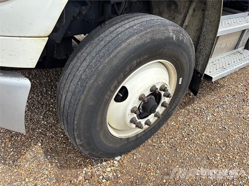 Freightliner M2 106 Грузовики-Рефрижераторы
